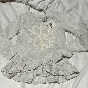 Novogratz kids 5/6 oatmeal sweatshirt 3D snowflake emblem ruffled hemline nwot